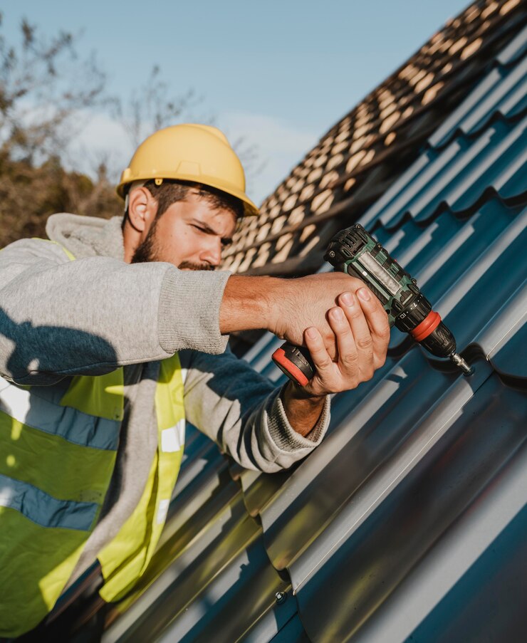 side view man working roof with drill 23 2148748775 tetőfedés mesterfokon tetőfedés,cserepeslemez,tetőpanel